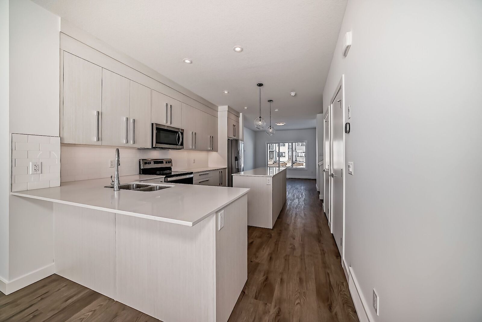 Calgary 3 bedrooms Townhouse for rent. Property photo: 597672-1