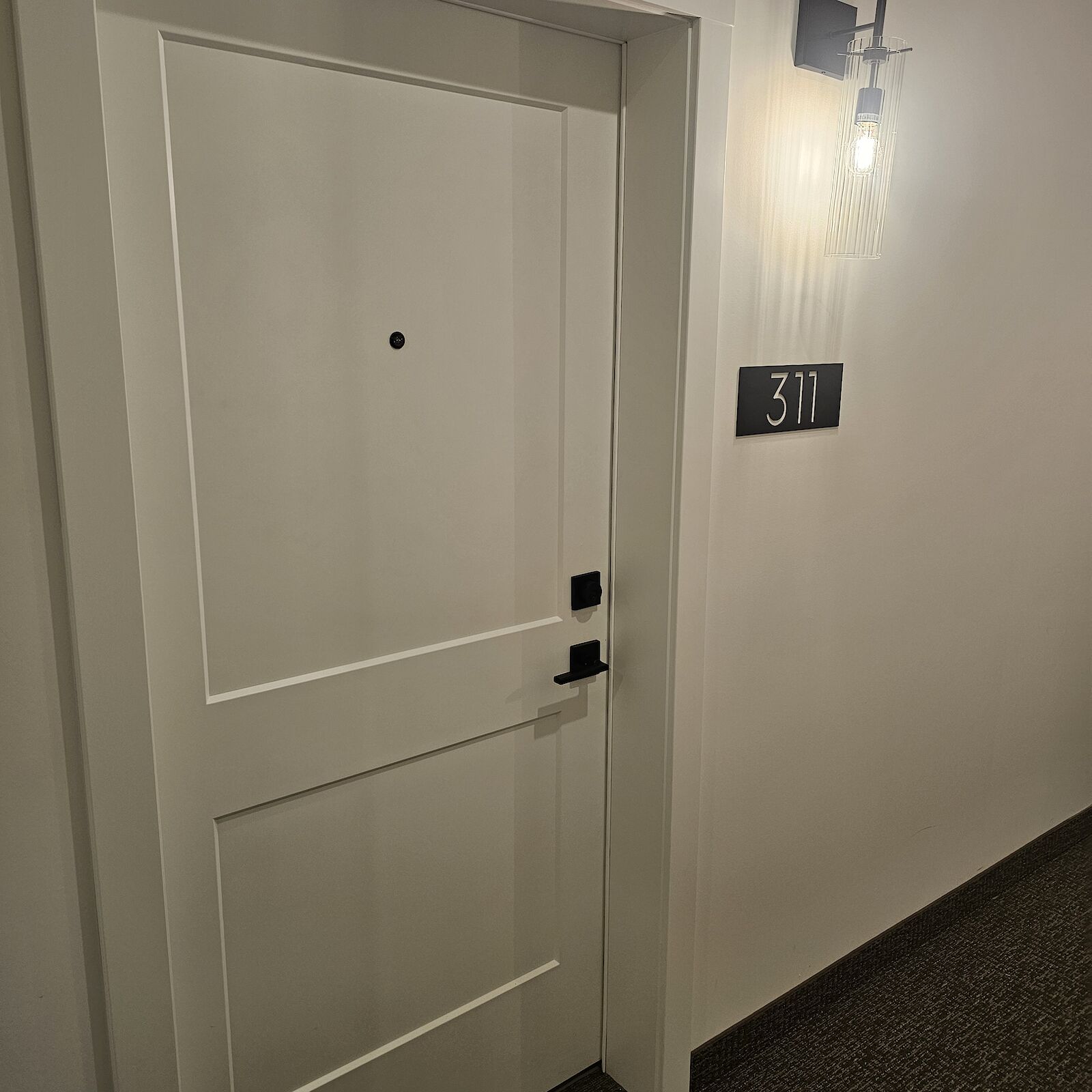 Calgary 2 bedrooms Condo Unit for rent. Property photo: 598538-1