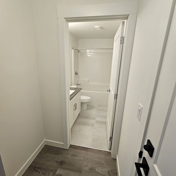Calgary 2 bedrooms Condo Unit for rent. Property photo: 598538-2