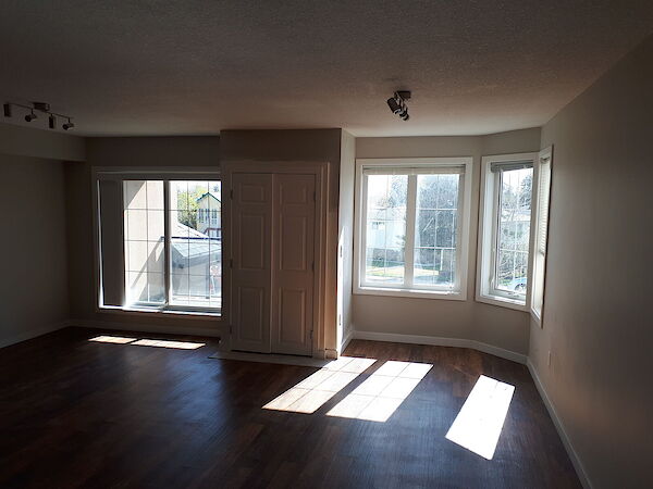 Calgary 2 bedrooms Condo Unit for rent. Property photo: 598624-2
