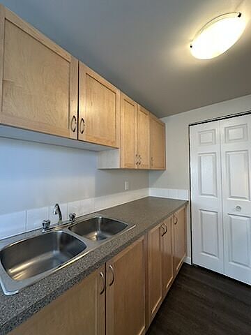 Calgary 2 bedrooms Condo Unit for rent. Property photo: 598842-2