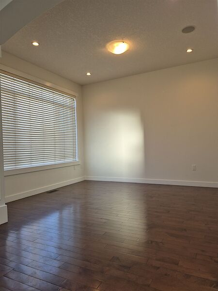 Calgary 3 bedrooms Duplex for rent. Property photo: 598888-3