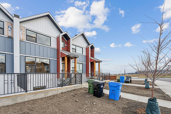 Calgary 3 bedrooms Duplex for rent. Property photo: 599440-2