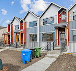 Main Floor Unit in Modern Townhome!