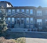 Bright 3 bedroom 2 bathroom 1 storey townhouse in new condition.