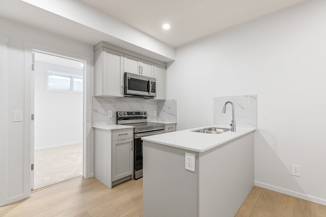 Edmonton 2 bedrooms Basement for rent. Property photo: 599675-1