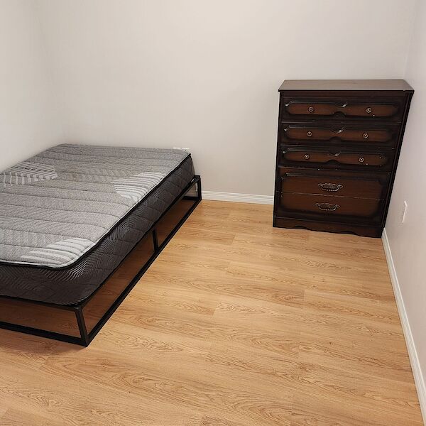 Comfortable 2 bedroom, 1 bath fully furnished, with kitchen