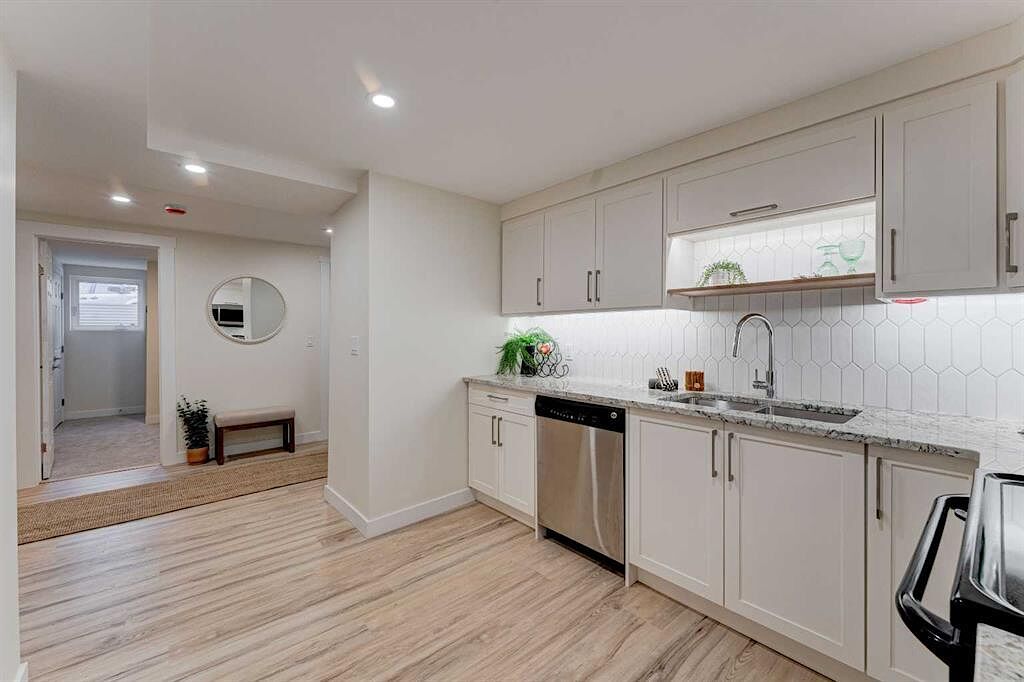 Calgary 3 bedrooms Basement for rent. Property photo: 599799-1