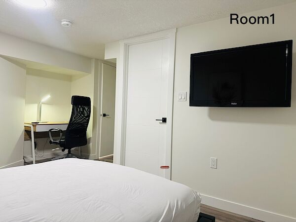 Calgary 4 bedrooms Room For Rent for rent. Property photo: 599827-2