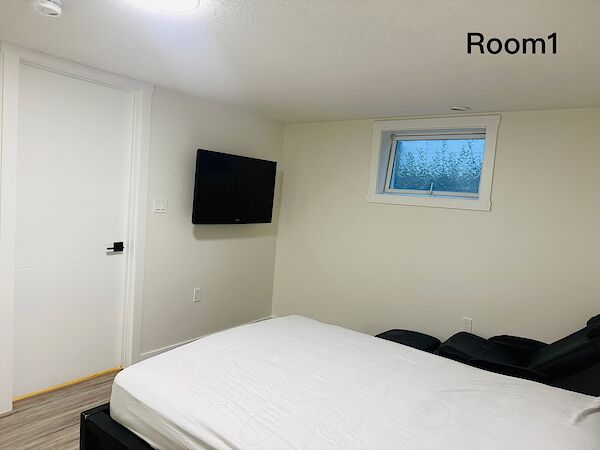 Calgary 4 bedrooms Room For Rent for rent. Property photo: 599827-3