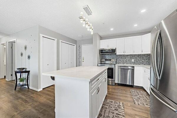 Calgary 2 bedrooms Condo Unit for rent. Property photo: 600162-2