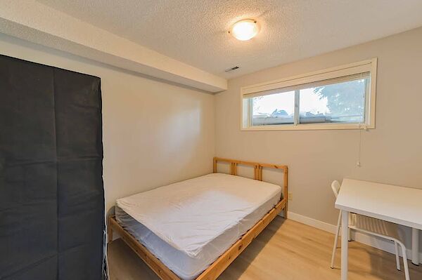 ROOM FOR RENT AND ALL UTILITIES INCLUDED