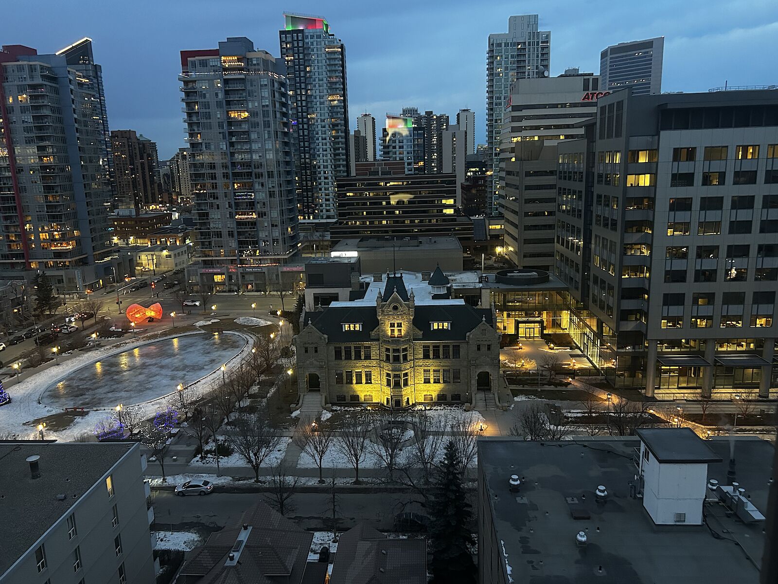 Calgary 2 bedrooms Condo Unit for rent. Property photo: 600700-1