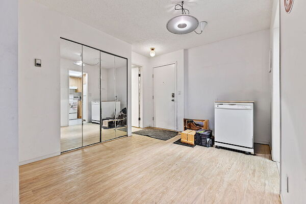 Calgary 1 bedroom Condo Unit for rent. Property photo: 601812-2
