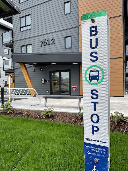 Saanichton 2 bedrooms Apartment for rent. Property photo: 602232-2