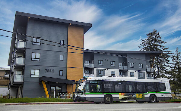 Saanichton 2 bedrooms Apartment for rent. Property photo: 602232-3
