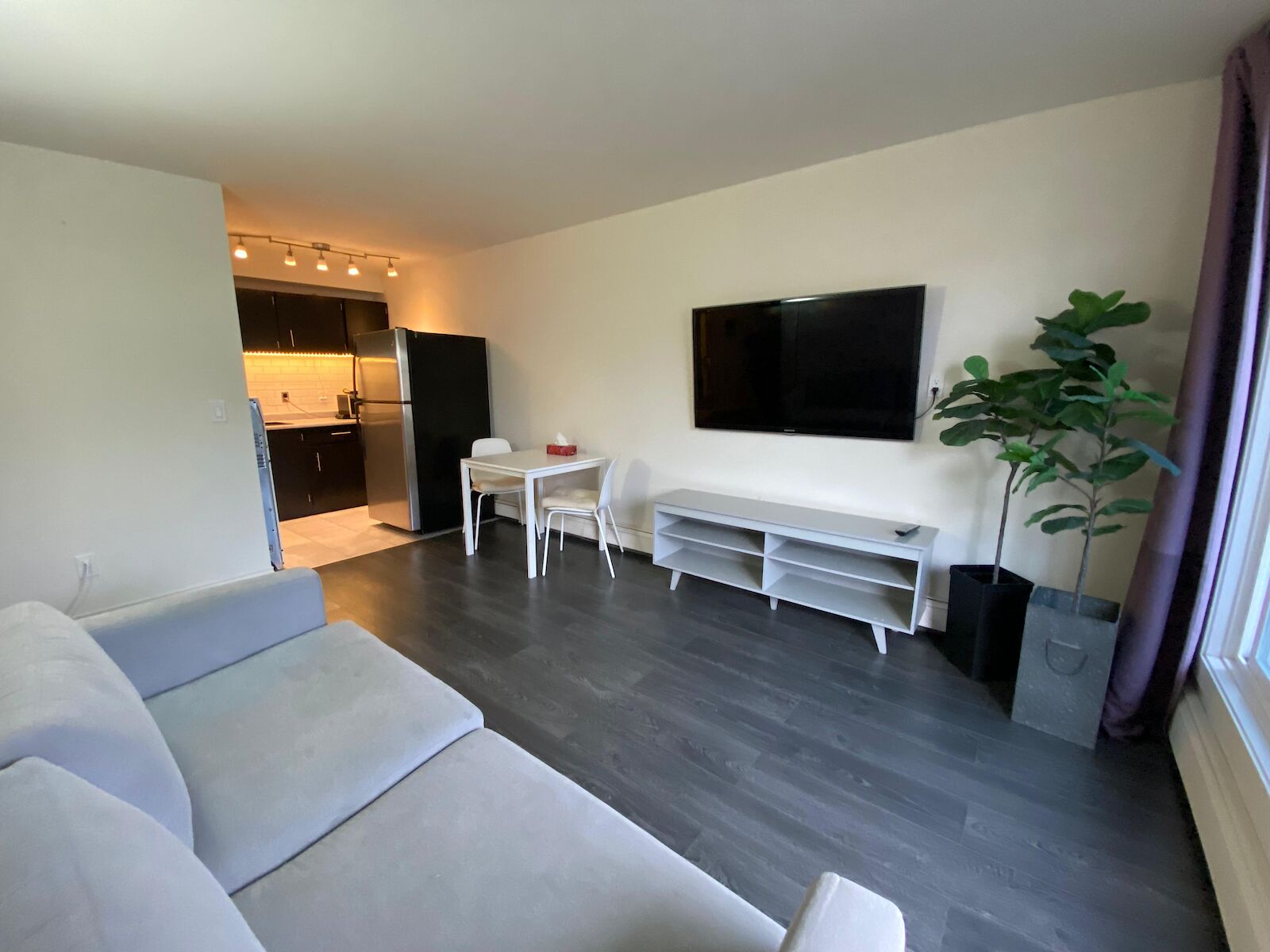 Calgary 1 bedroom Condo Unit for rent. Property photo: 602606-1