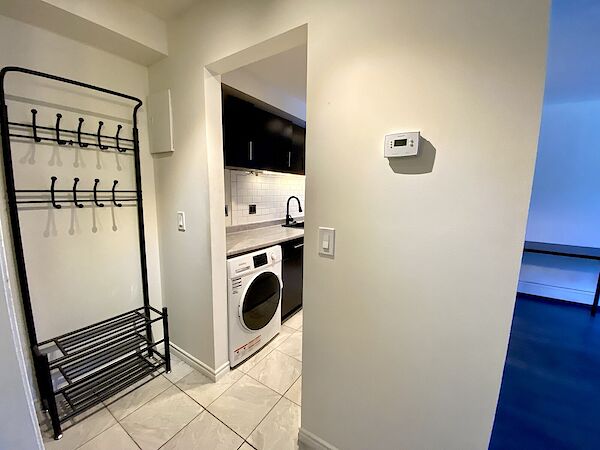 Calgary 1 bedroom Condo Unit for rent. Property photo: 602606-3