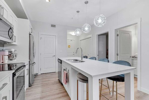 Calgary 2 bedrooms Condo Unit for rent. Property photo: 603099-2