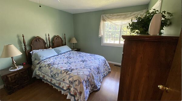 Calgary 1 + Den bedrooms Room For Rent for rent. Property photo: 603229-2