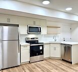 2 Bed, 2 Bath! In Mahogany! Spacious Legal Suite
