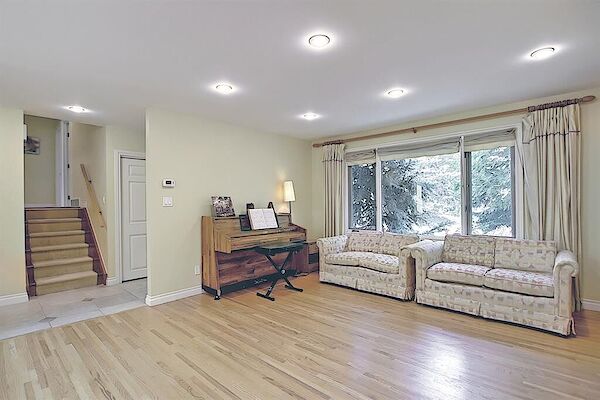Calgary 5 bedrooms House for rent. Property photo: 603698-3