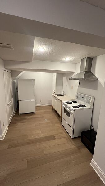 Calgary 1 bedroom House for rent. Property photo: 604010-3