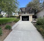 *Corner 1 Bedroom, Charleswood with singleGarage Inner-City Bungalow*