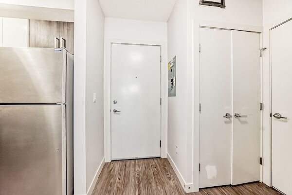 Calgary 2 bedrooms Condo Unit for rent. Property photo: 604243-2