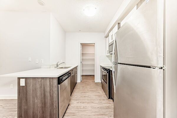 Calgary 2 bedrooms Condo Unit for rent. Property photo: 604243-3