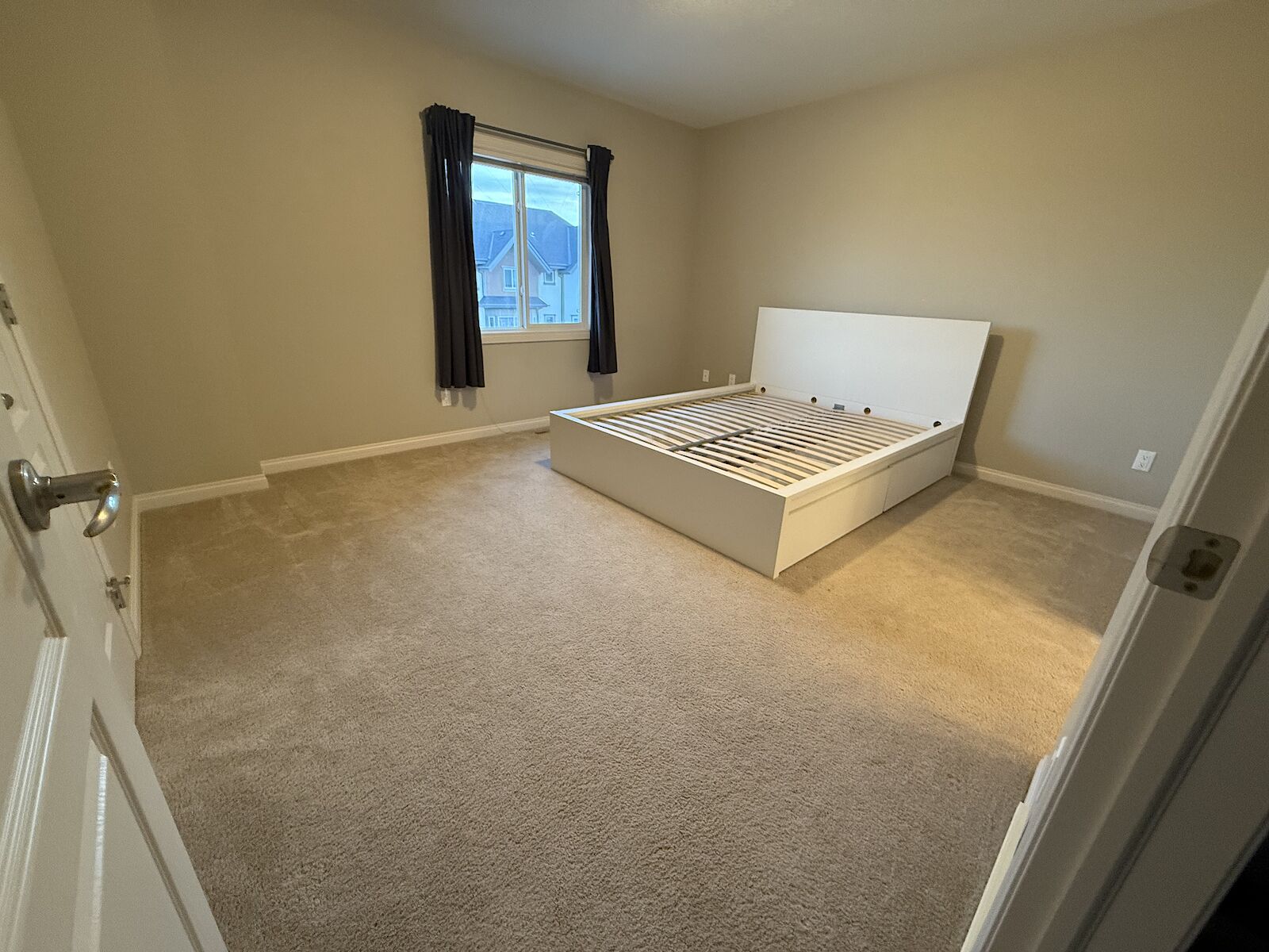 Calgary 2 bedrooms Room For Rent for rent. Property photo: 604358-1