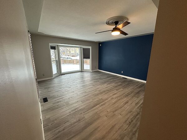 Calgary 4 + Den bedrooms House for rent. Property photo: 604469-2