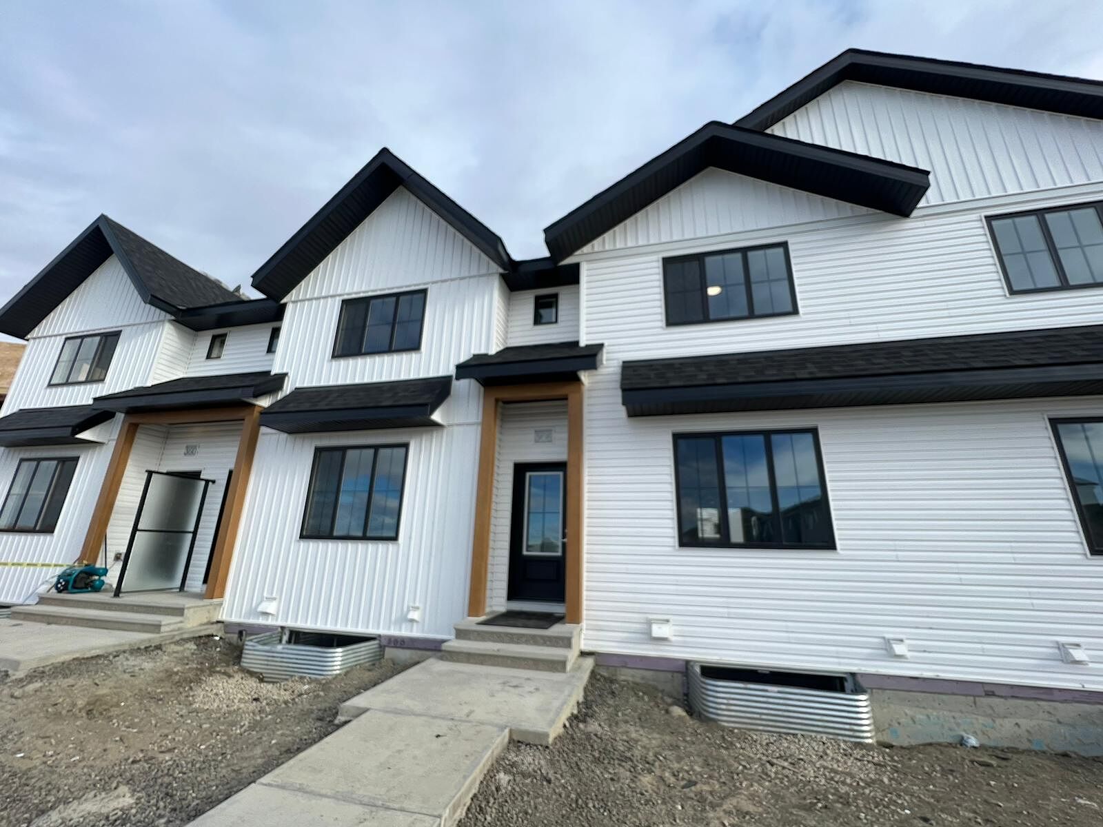 Calgary 3 + Den bedrooms Townhouse for rent. Property photo: 604581-1