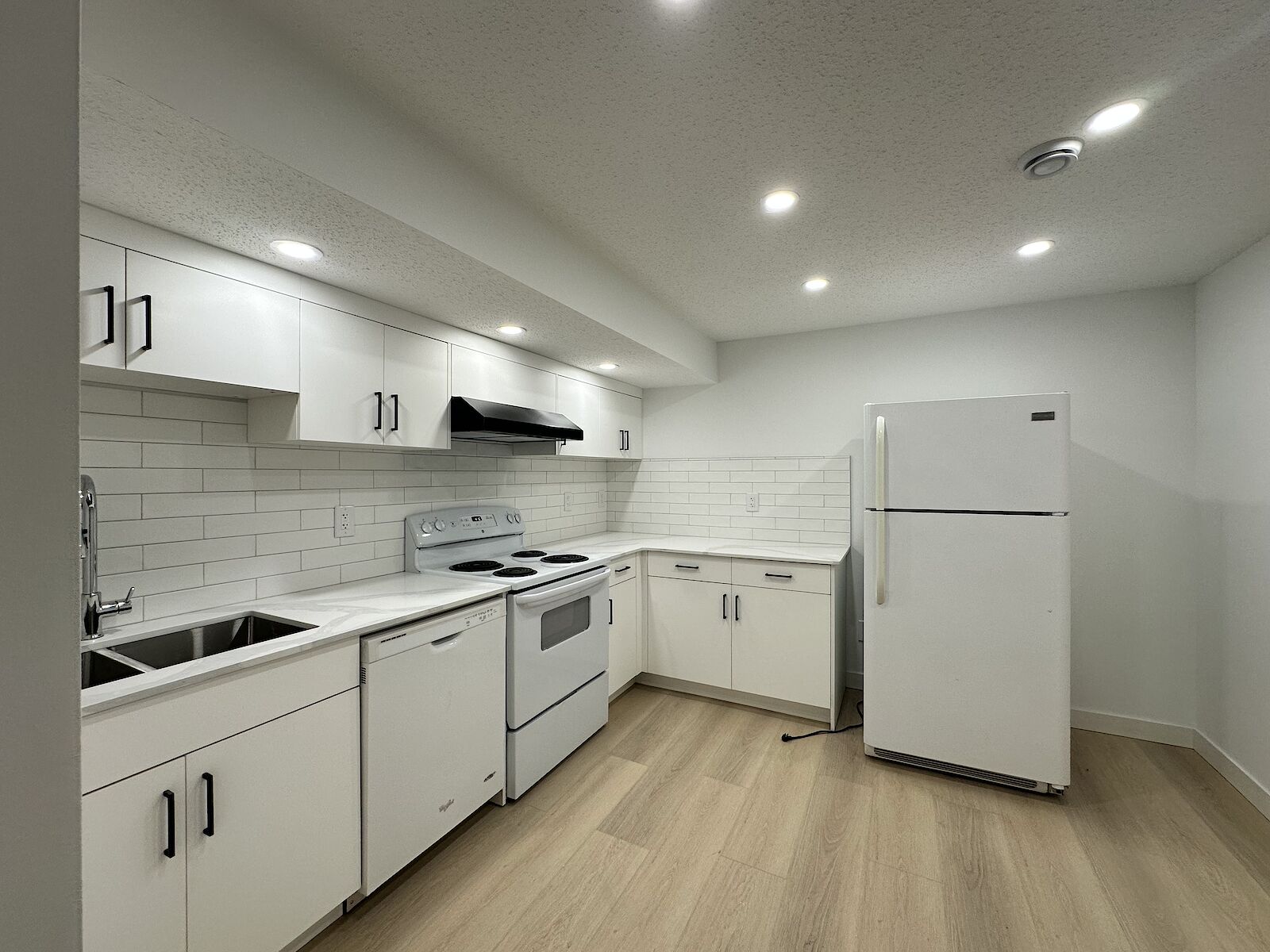 Calgary 3 bedrooms Basement for rent. Property photo: 605003-1