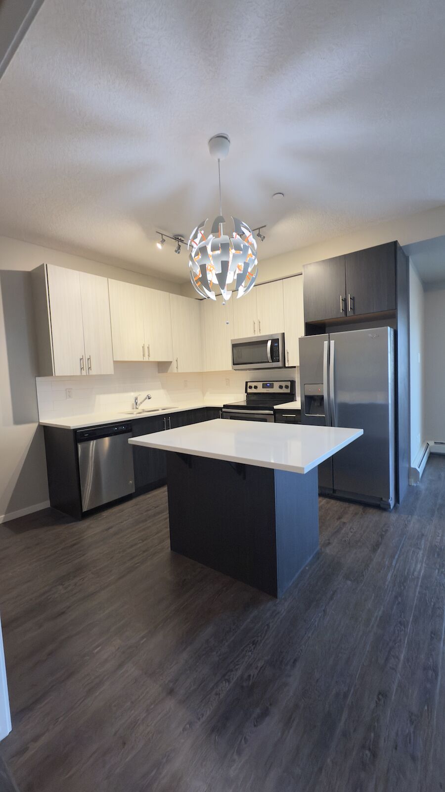 Calgary 2 + Den bedrooms Condo Unit for rent. Property photo: 605051-1