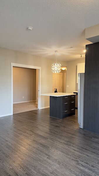Calgary 2 + Den bedrooms Condo Unit for rent. Property photo: 605051-3