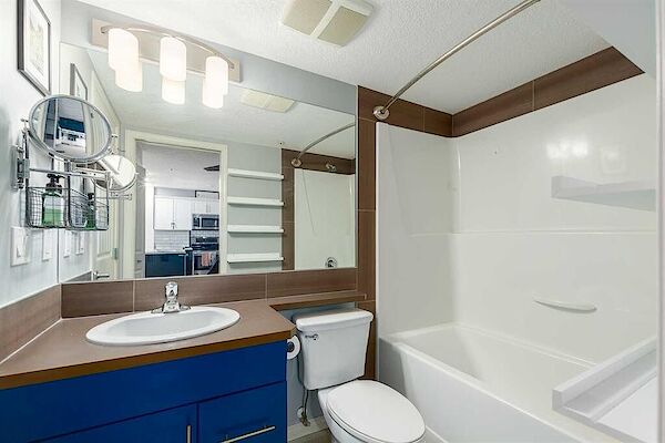 Calgary 1 bedroom Condo Unit for rent. Property photo: 605978-3