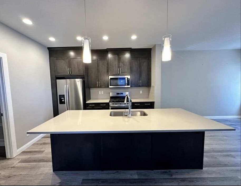 Calgary 3 bedrooms Duplex for rent. Property photo: 606390-1