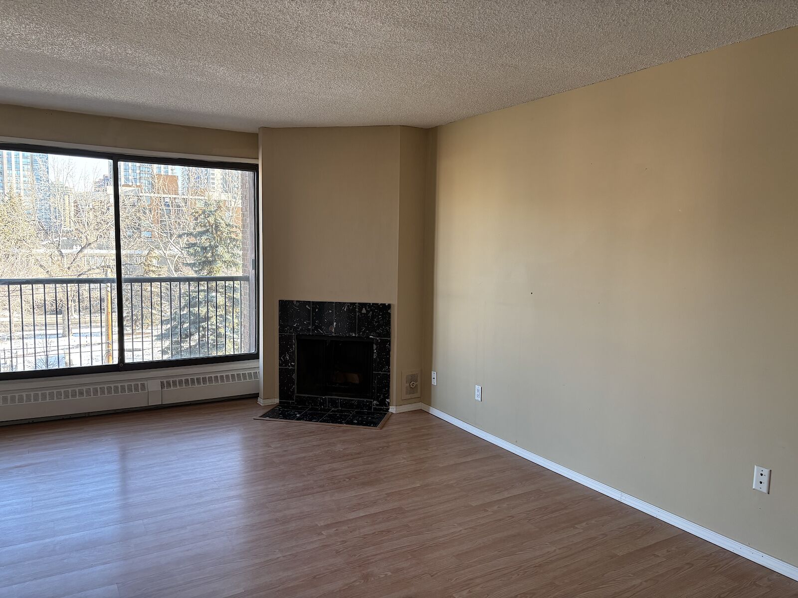 Calgary 1 + Den bedrooms Condo Unit for rent. Property photo: 606418-1