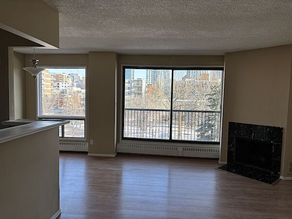 Calgary 1 + Den bedrooms Condo Unit for rent. Property photo: 606418-2