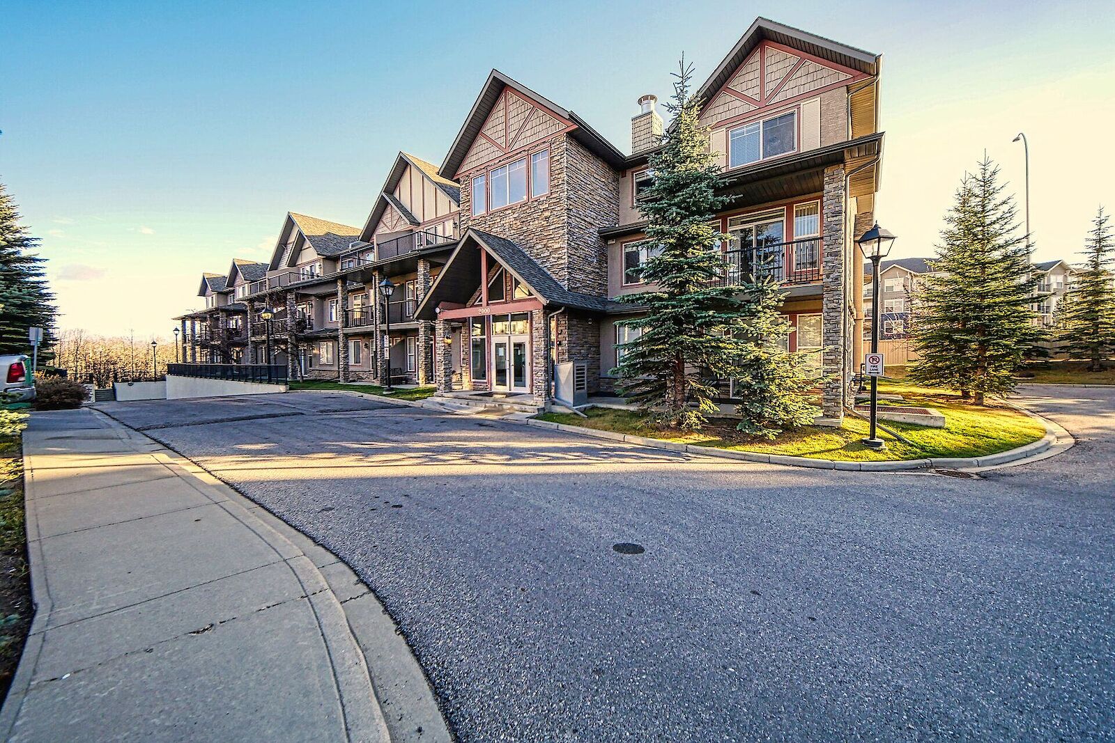 Calgary 1 + Den bedrooms Condo Unit for rent. Property photo: 606463-1