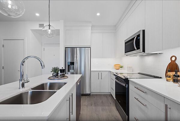 Calgary 2 + Den bedrooms Condo Unit for rent. Property photo: 606646-2