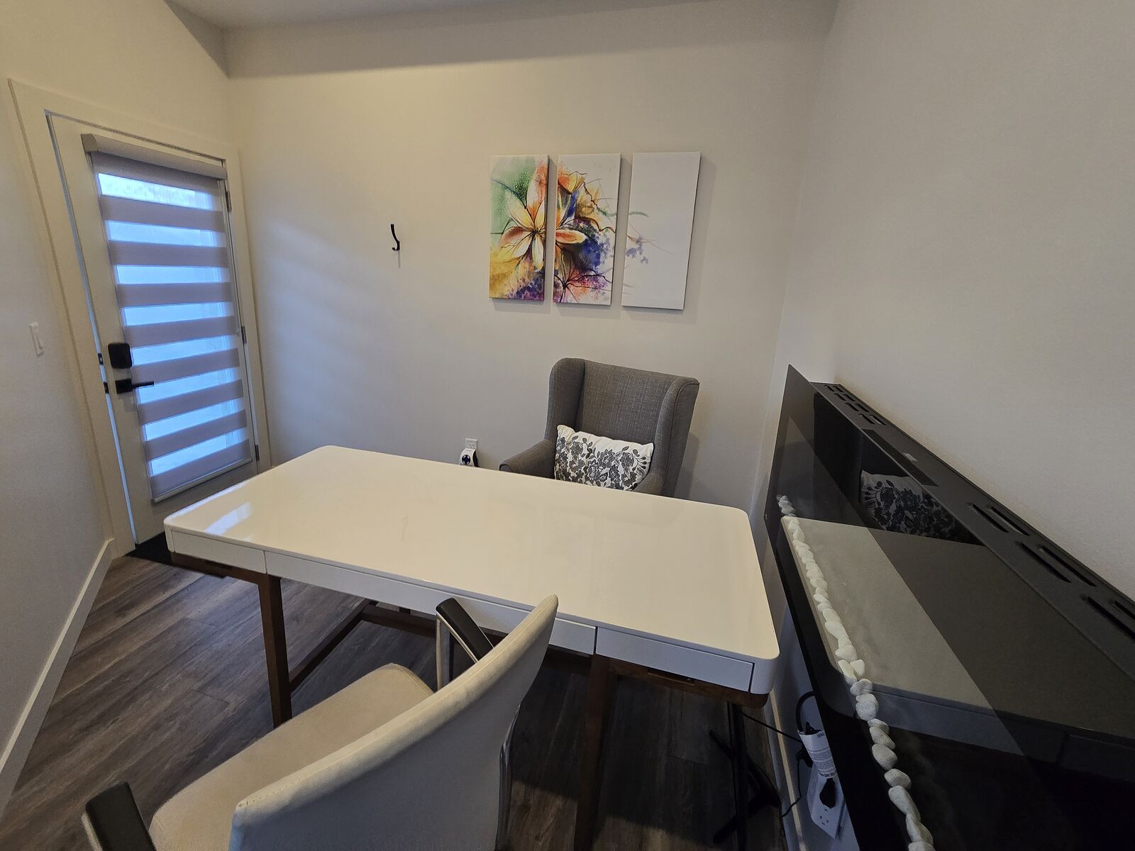 Calgary 1 bedroom Office Space for rent. Property photo: 606656-1