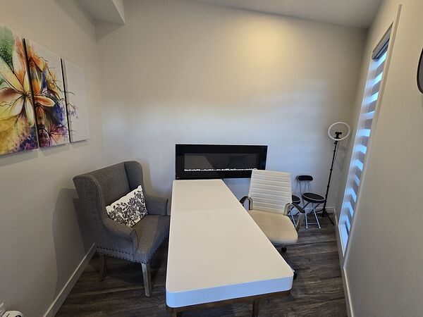 Calgary 1 bedroom Office Space for rent. Property photo: 606656-2