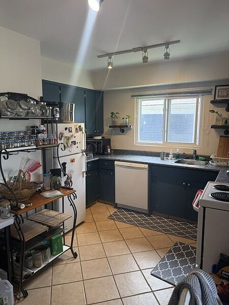 Calgary 1 bedroom Condo Unit for rent. Property photo: 606748-2