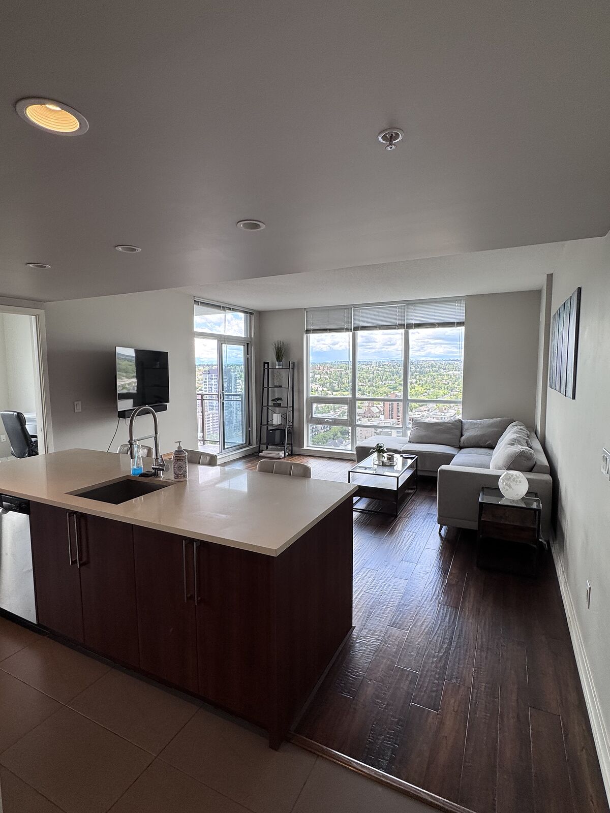 Calgary 2 bedrooms Apartment for rent. Property photo: 606843-1