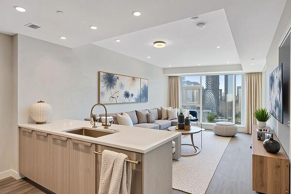 Luxurious and Modern 1-Bed + Den Spacious Suite