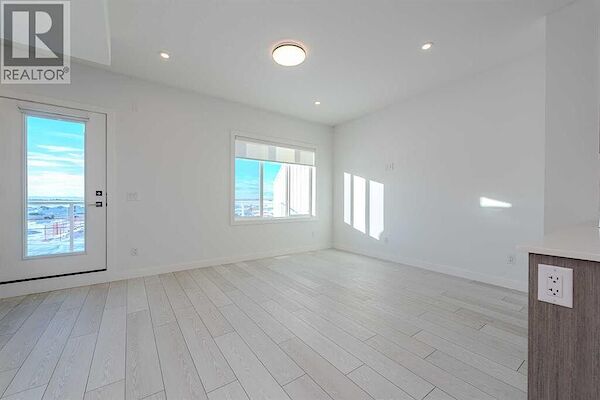 Chestermere 4 bedrooms Townhouse for rent. Property photo: 607212-3
