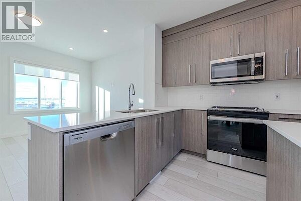 Chestermere 4 bedrooms Townhouse for rent. Property photo: 607212-2