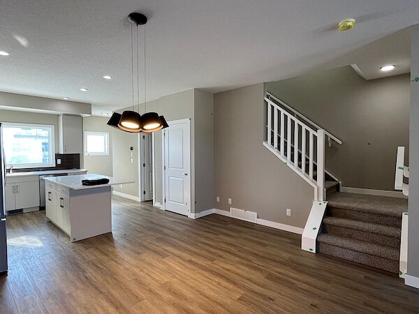 Calgary 3 bedrooms House for rent. Property photo: 607795-2